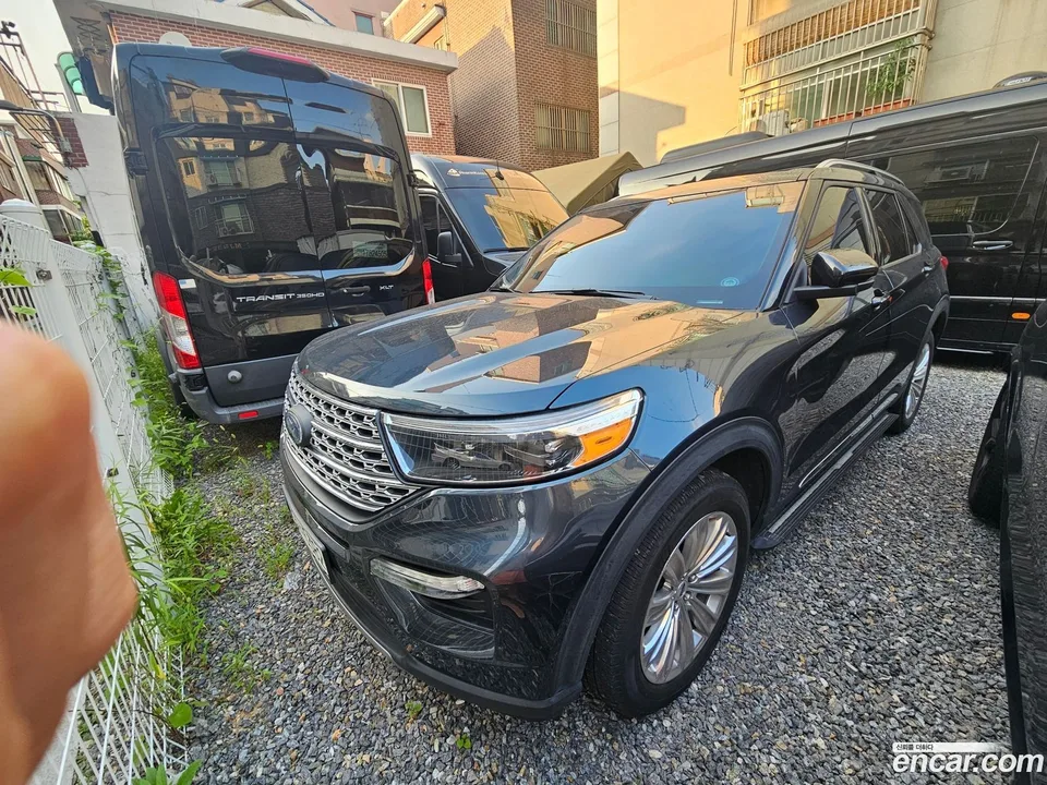 Ford Explorer 2.3 4WD 2022 — photo 1, buy with delivery to Moscow