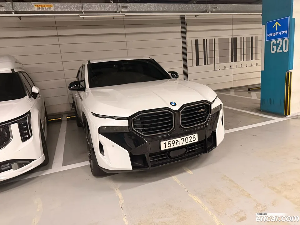 BMW XM 4.4 2023 — photo 1, buy with delivery to Moscow