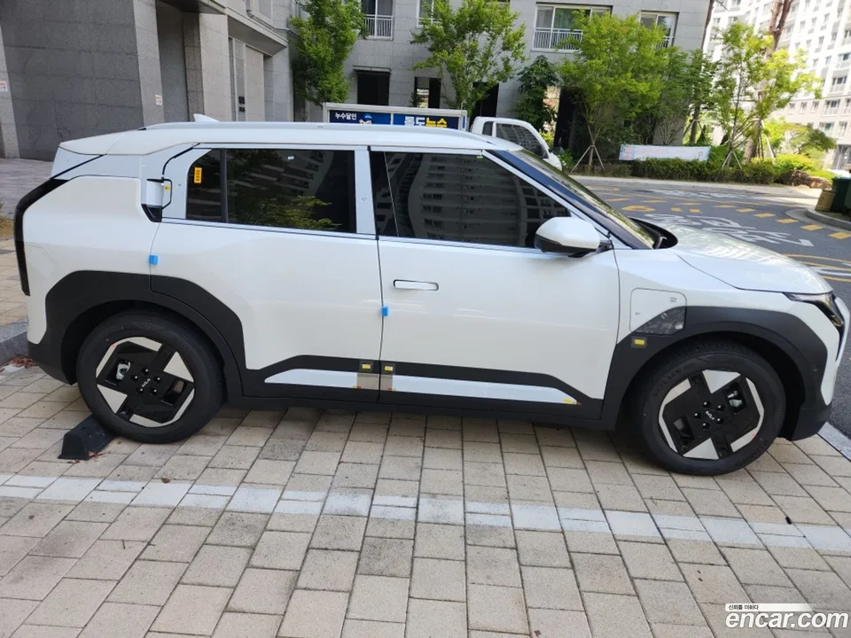 Kia EV3 2WD 2026 — thumbnail 2