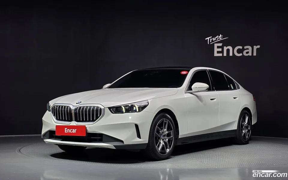 BMW 5 Series 530i xDrive 2023 — photo 1, buy with delivery to Moscow