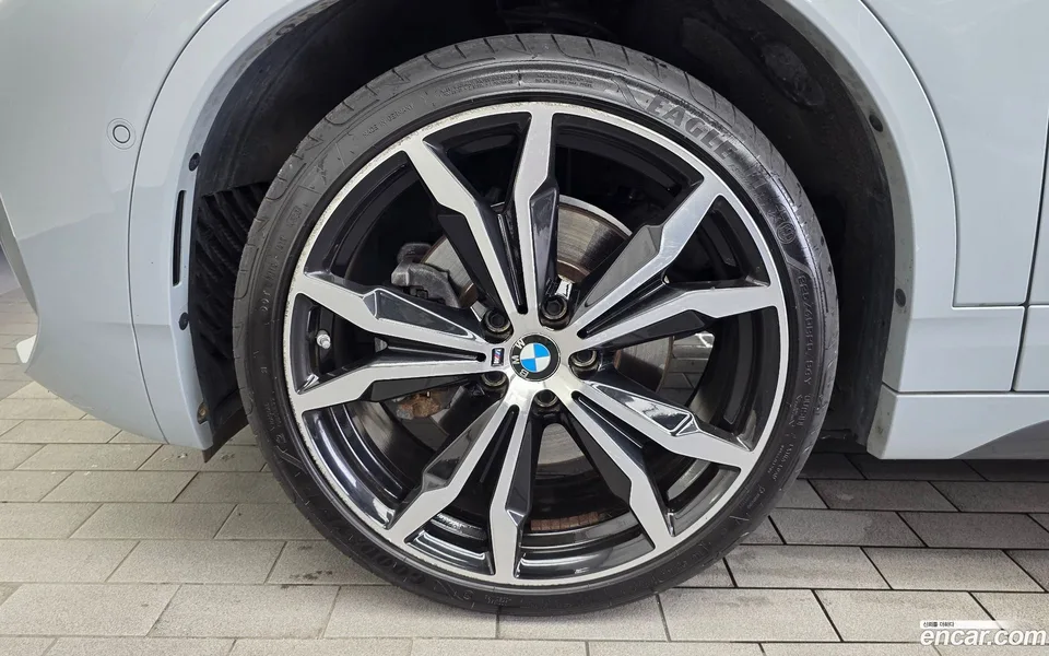 BMW X2 xDrive20i M 2023 — thumbnail 2