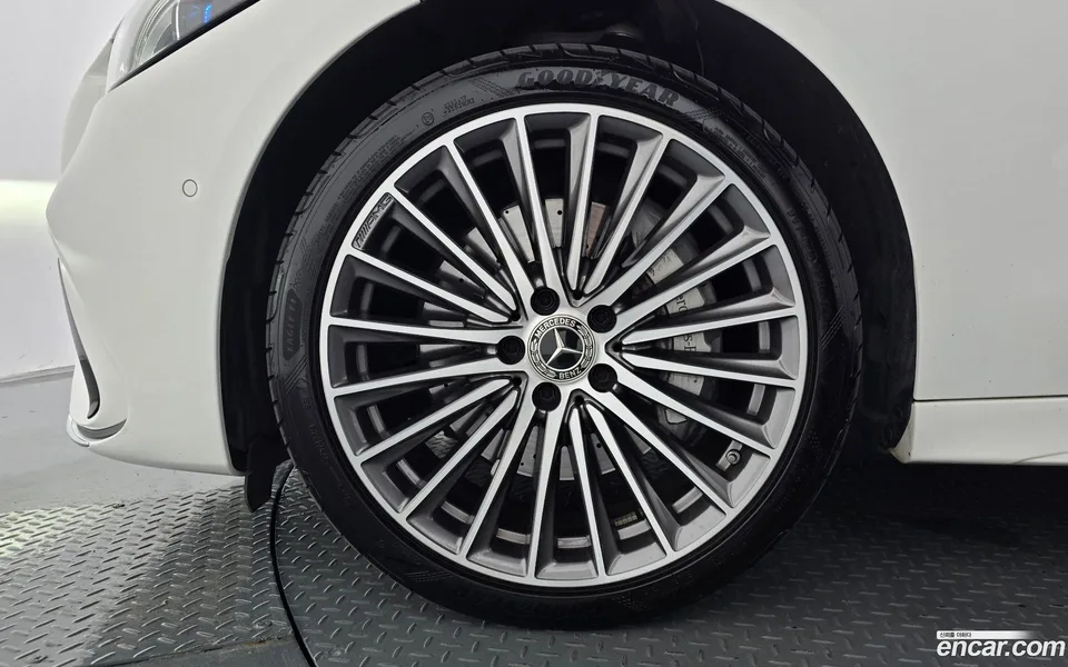 Mercedes-Benz C-Class C300 AMG Line 2022 — thumbnail 2
