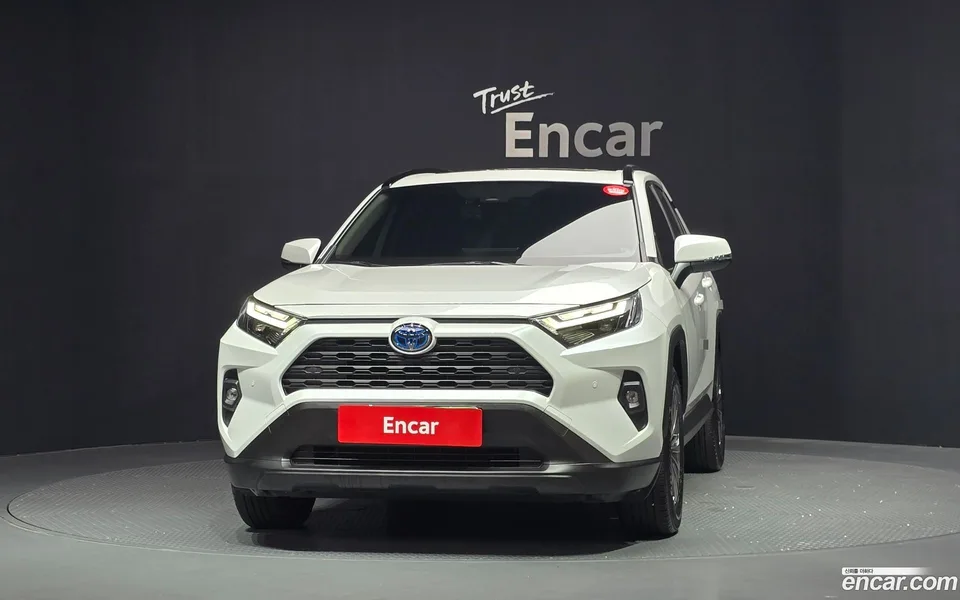 Toyota RAV4 2.5 2WD XLE 2024 — thumbnail 3