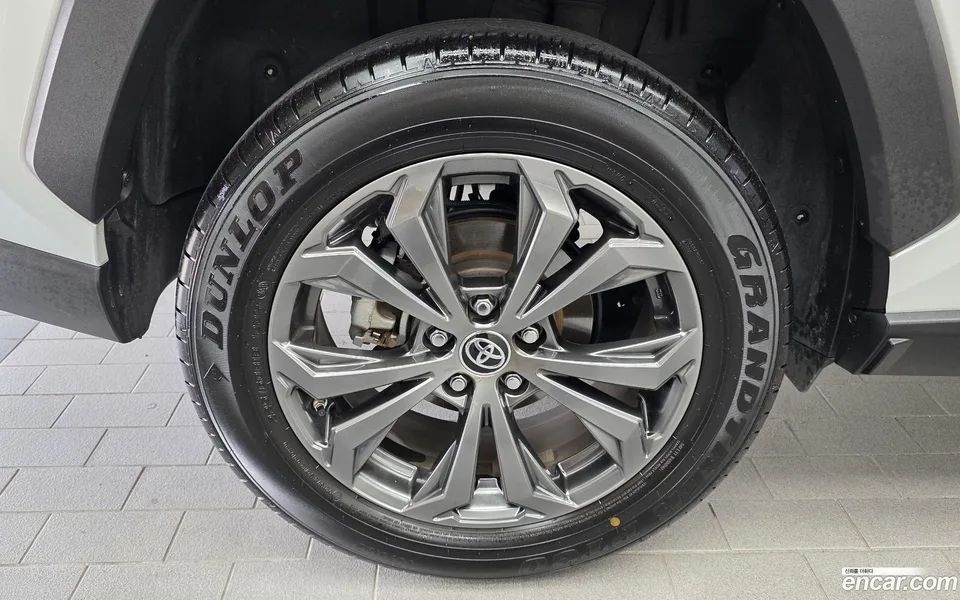 Toyota RAV4 2.5 2WD XLE 2024 — thumbnail 5