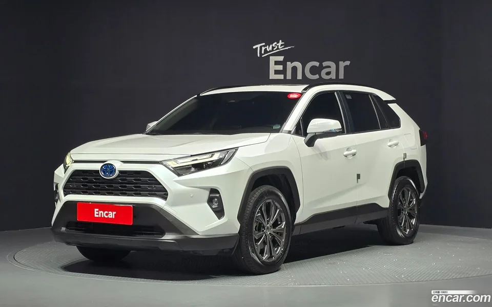 Toyota RAV4 2.5 2WD XLE 2024 — photo 1, buy with delivery to Moscow