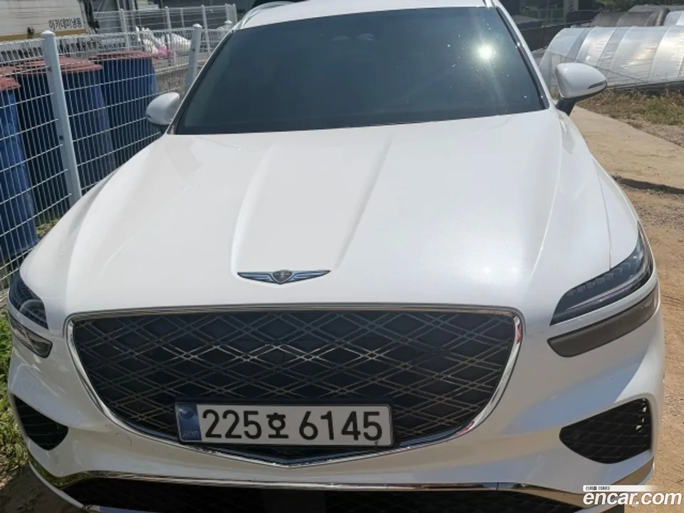 Genesis GV70 2.5T 2WD 2025 — photo 1, buy with delivery to Moscow