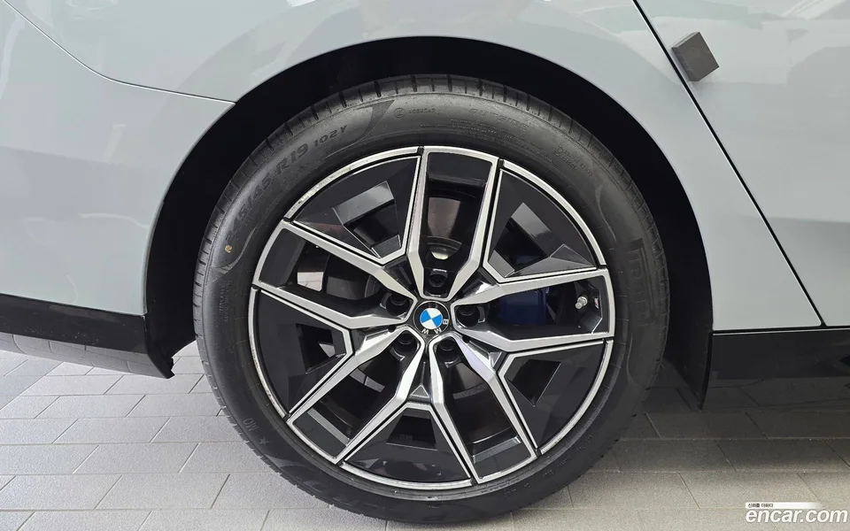 BMW 5 Series 520i M 2026 — thumbnail 2
