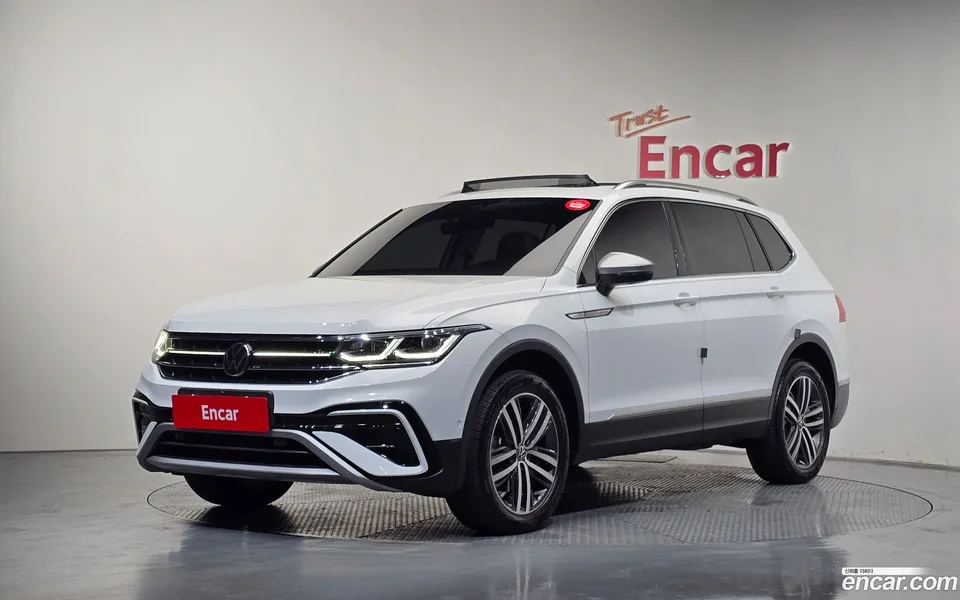 Volkswagen Tiguan Allspace 2.0 TSI 2022 — фото 1, купить с доставкой в Москву