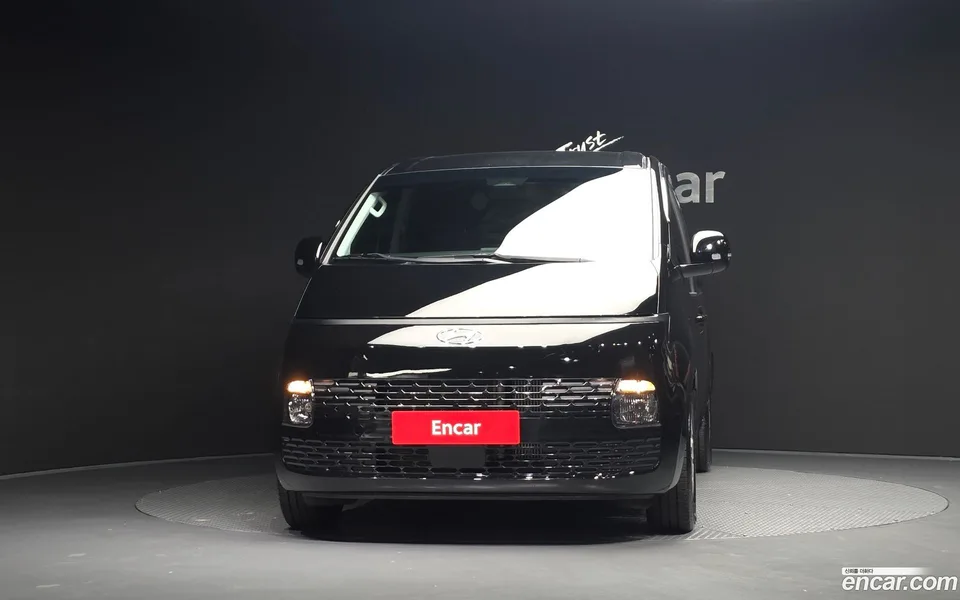 Hyundai Staria 3 2023 — thumbnail 3