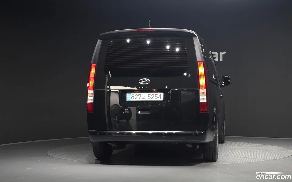 Hyundai Staria 3 2023 — thumbnail 4