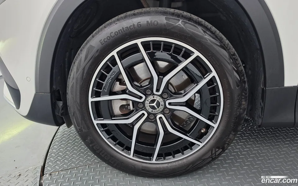 Mercedes-Benz EQB EQB300 4MATIC AMG 2023 — thumbnail 2