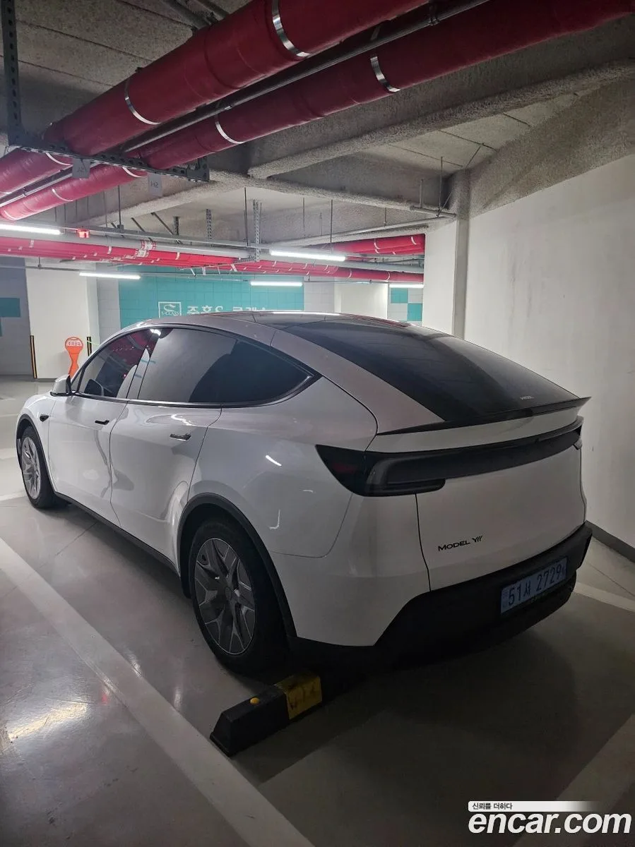 Tesla Model Y L AWD 2026 — thumbnail 4