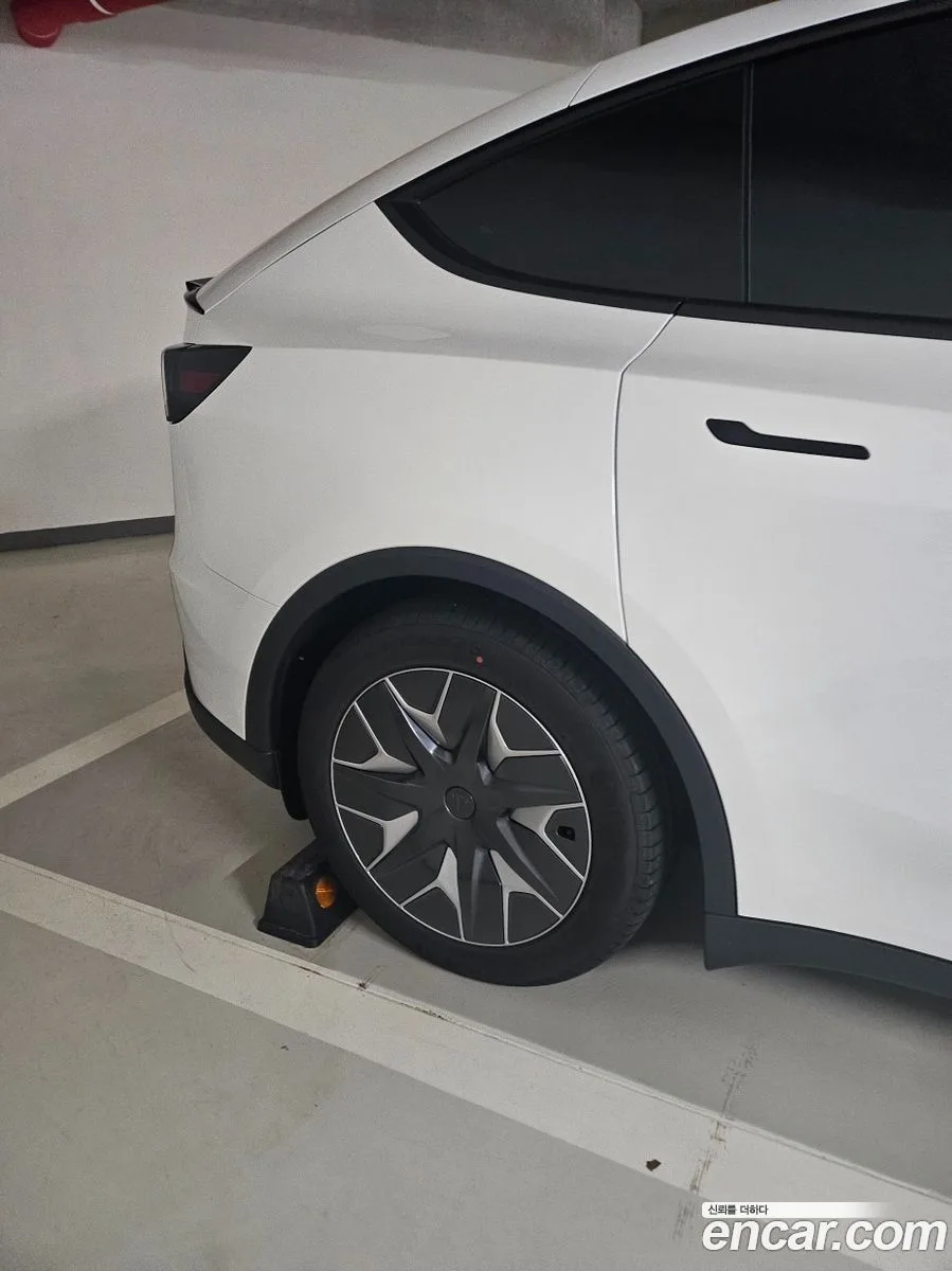 Tesla Model Y L AWD 2026 — thumbnail 5
