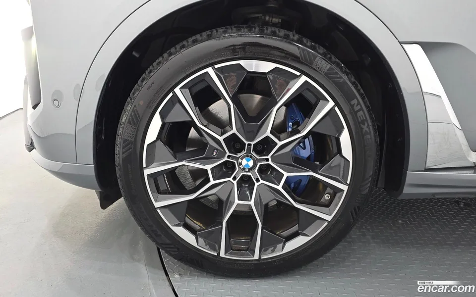 BMW X7 xDrive 40i M 6 2023 — thumbnail 5