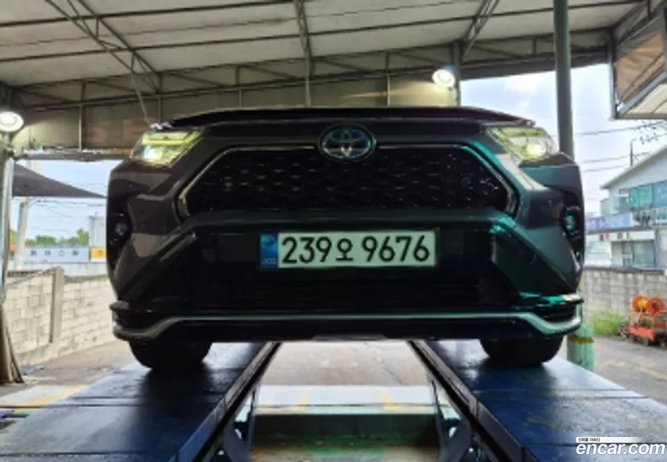 Toyota RAV4 2.5 4WD PHEV XSE 2023 — photo 1, buy with delivery to Moscow