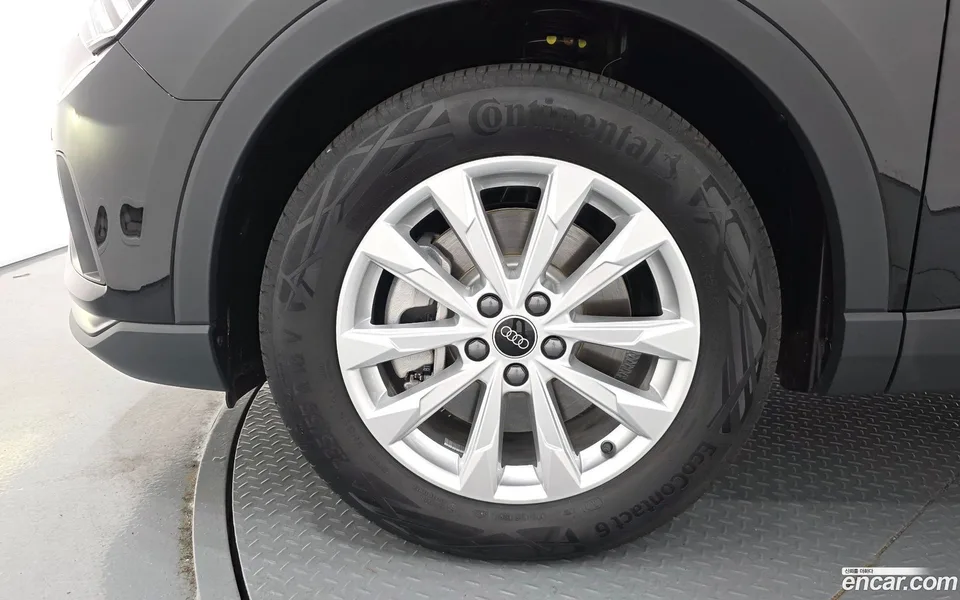 Audi Q3 40 TFSI 2025 — thumbnail 5