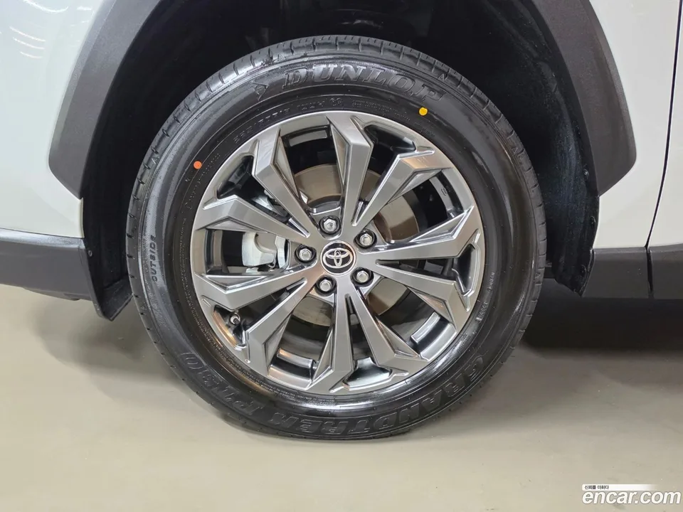 Toyota RAV4 2.5 2WD XLE 2025 — thumbnail 2