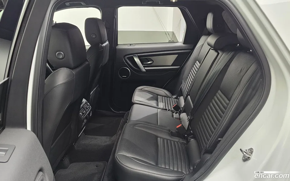 Land Rover Discovery Sport P250 SE 2024 — thumbnail 4