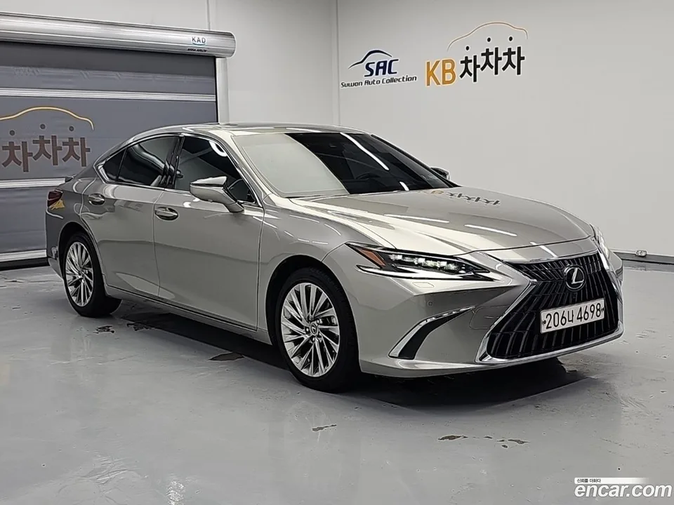 Lexus ES 300h 2024 — thumbnail 3