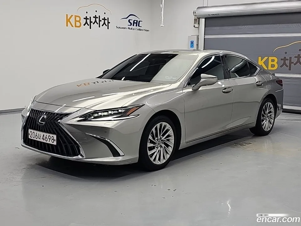 Lexus ES 300h 2024 — photo 1, buy with delivery to Moscow