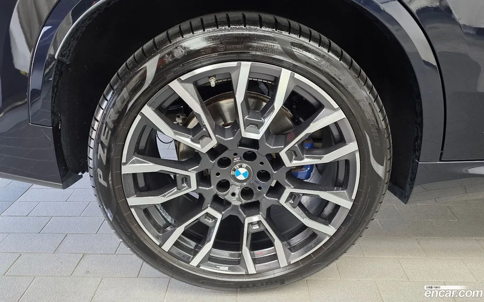 BMW X5 xDrive 40i M 2023 — thumbnail 2