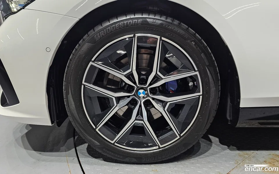 BMW 5 Series 520i M 2025 — thumbnail 2
