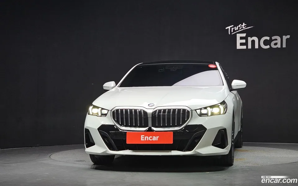 BMW 5 Series 520i M 2025 — thumbnail 3