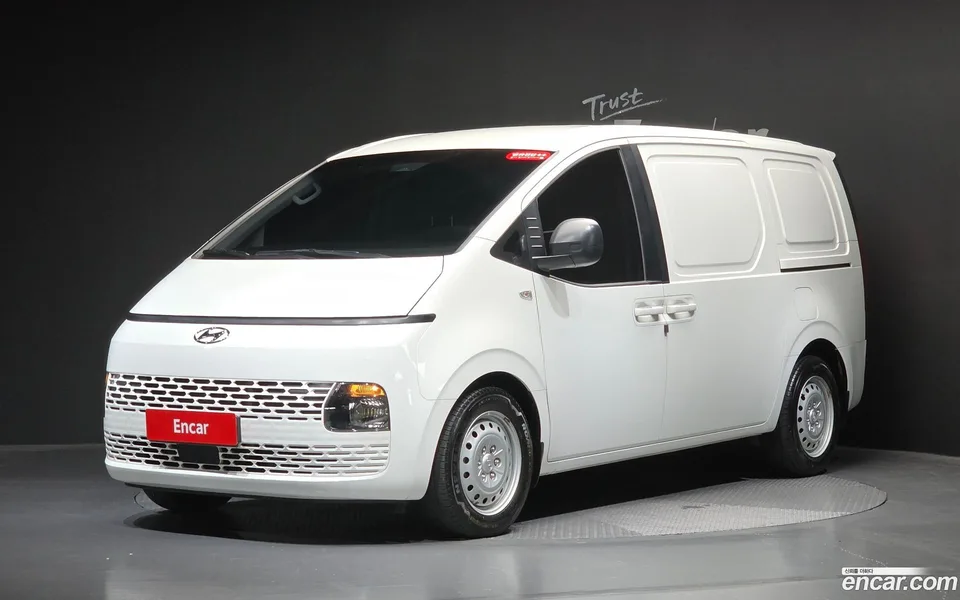 Hyundai Staria 3 2022 — photo 1, buy with delivery to Moscow