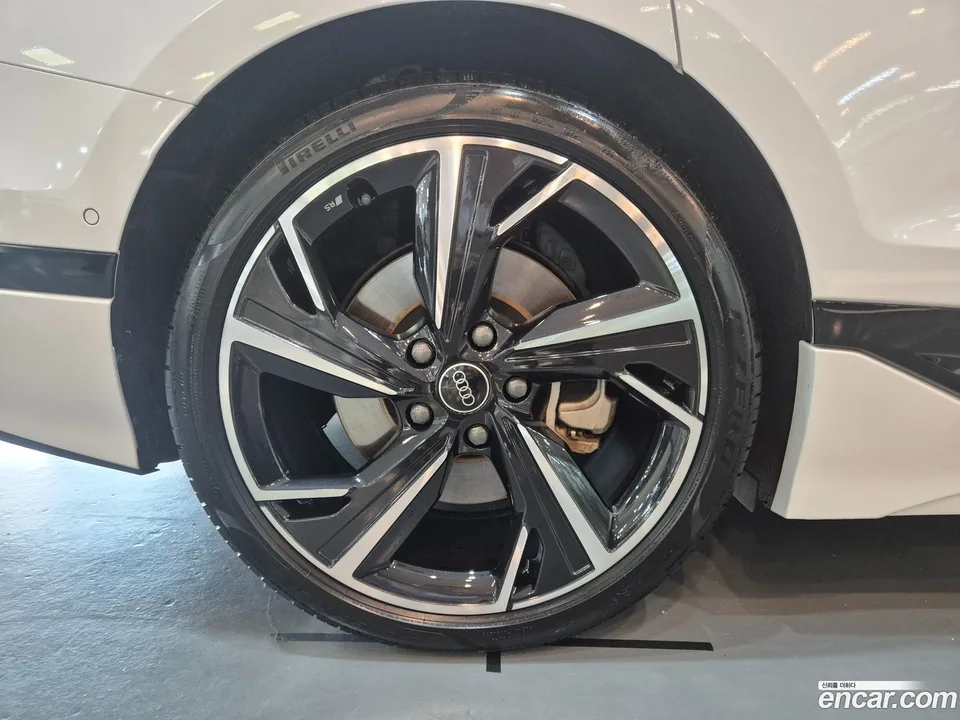 Audi A6 e- S Line 2025 — thumbnail 5