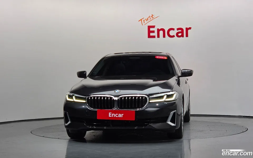 BMW 5 Series 530i 2022 — thumbnail 3