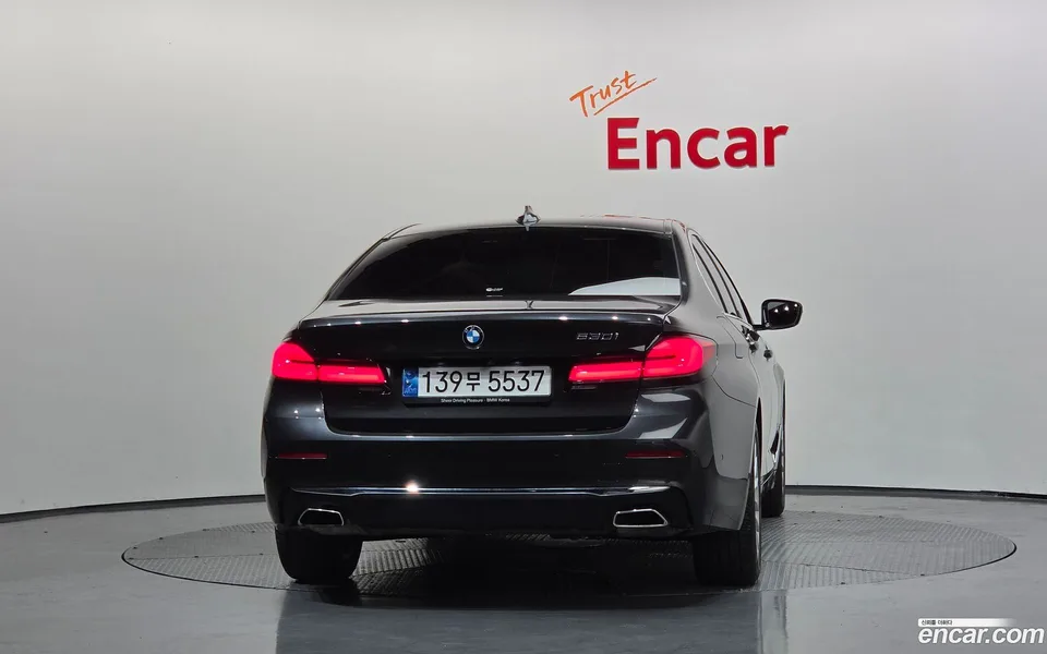 BMW 5 Series 530i 2022 — thumbnail 4