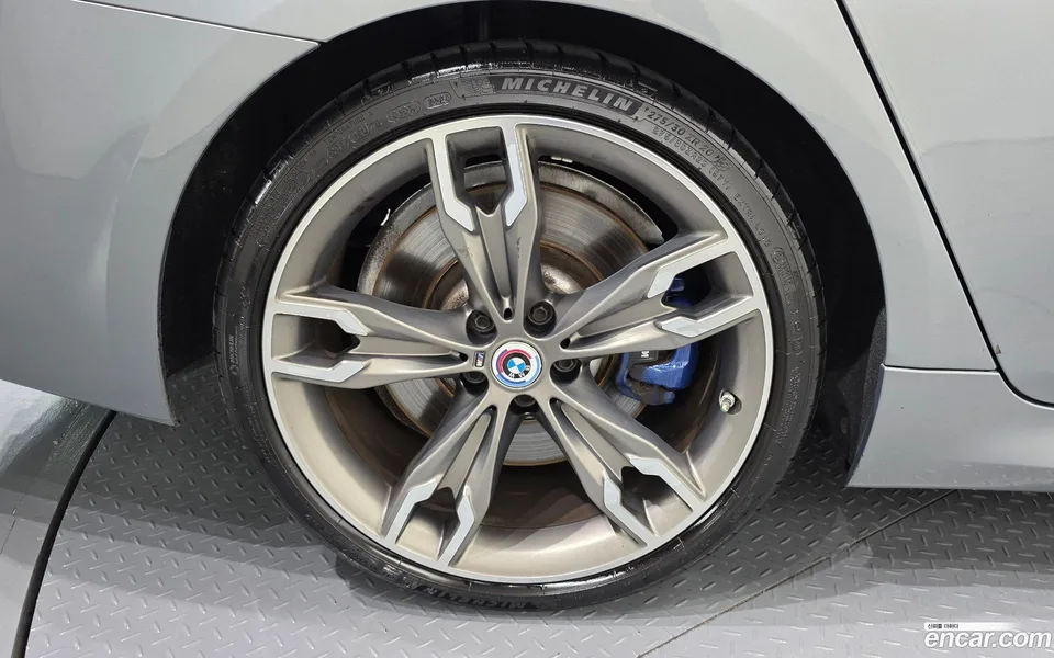BMW 5 Series M550i xDrive 2022 — thumbnail 2