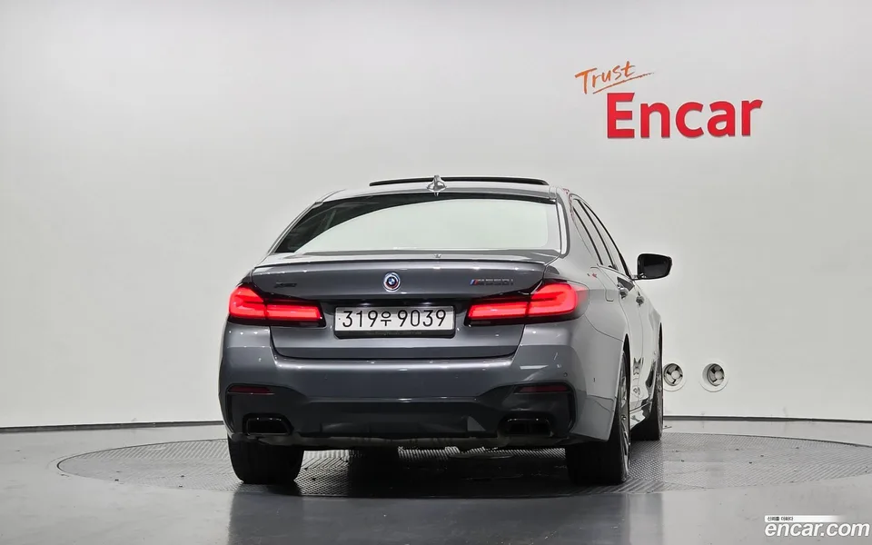 BMW 5 Series M550i xDrive 2022 — thumbnail 4