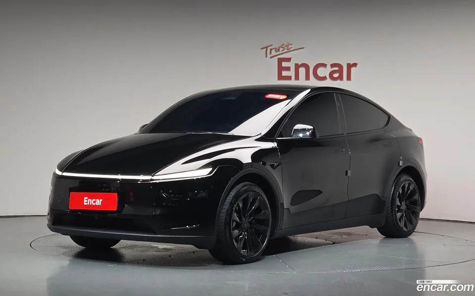 Tesla Model Y AWD 2025 — photo 1, buy with delivery to Moscow