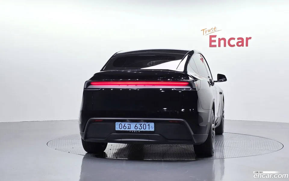 Tesla Model Y RWD 2025 — thumbnail 4