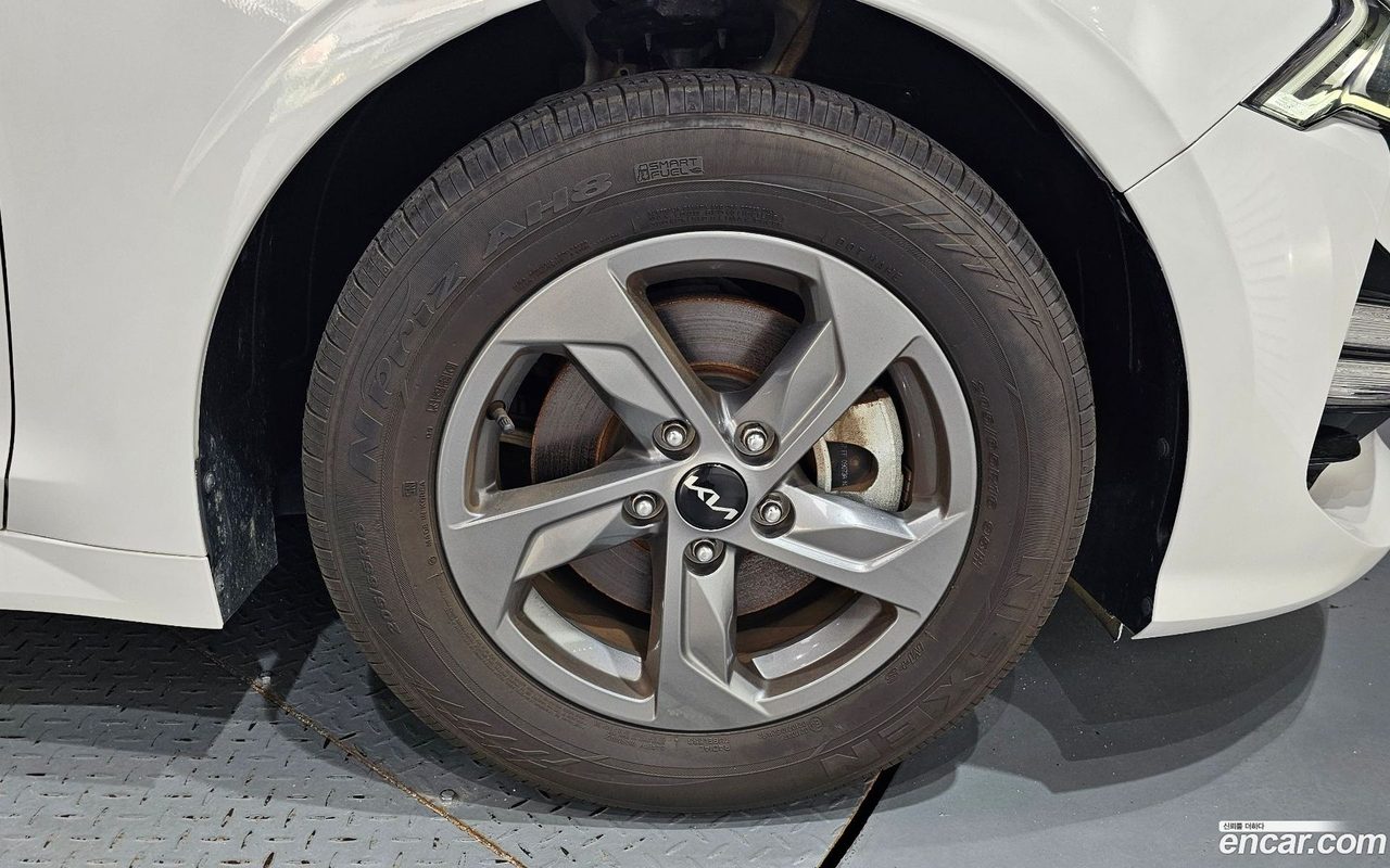 Kia K5 2023 — 2
