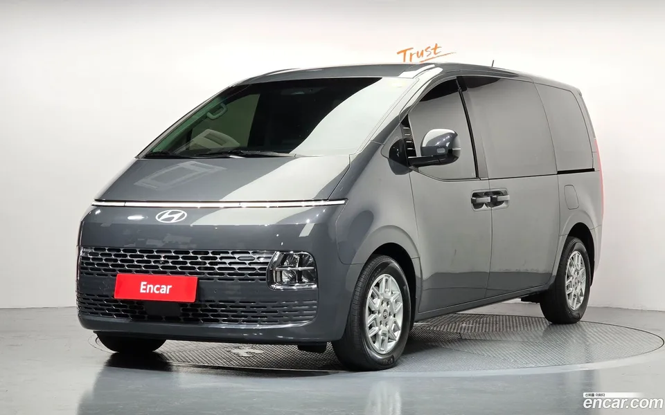 Hyundai Staria 3 2025 — photo 1, buy with delivery to Moscow