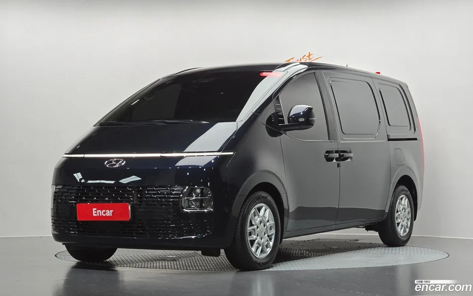 Hyundai Staria 3 2022 — photo 1, buy with delivery to Moscow