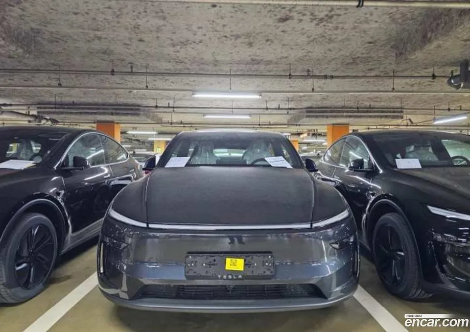 Tesla Model Y RWD 2026 — photo 1, buy with delivery to Moscow