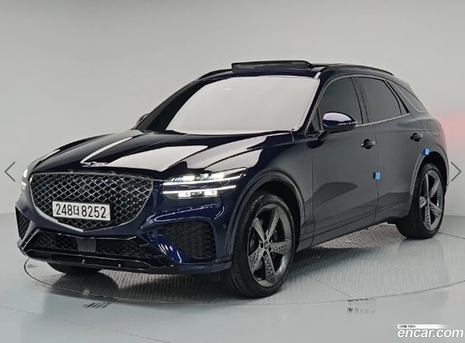 Genesis GV70 2.5T 2WD 2024 — photo 1, buy with delivery to Moscow