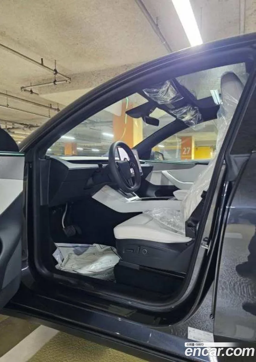Tesla Model Y RWD 2026 — thumbnail 4