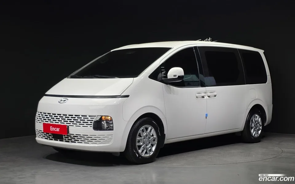 Hyundai Staria 9 2022 — photo 1, buy with delivery to Moscow