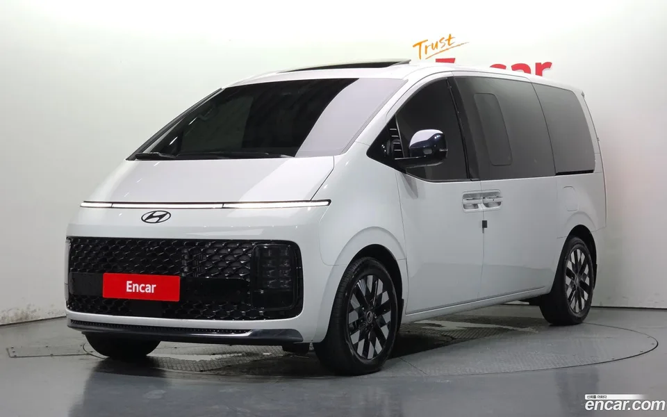 Hyundai Staria HEV 1.6 7 2025 — photo 1, buy with delivery to Moscow