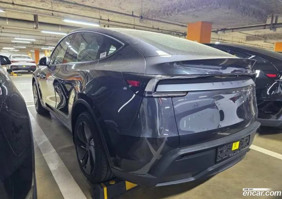 Tesla Model Y RWD 2026 — thumbnail 2