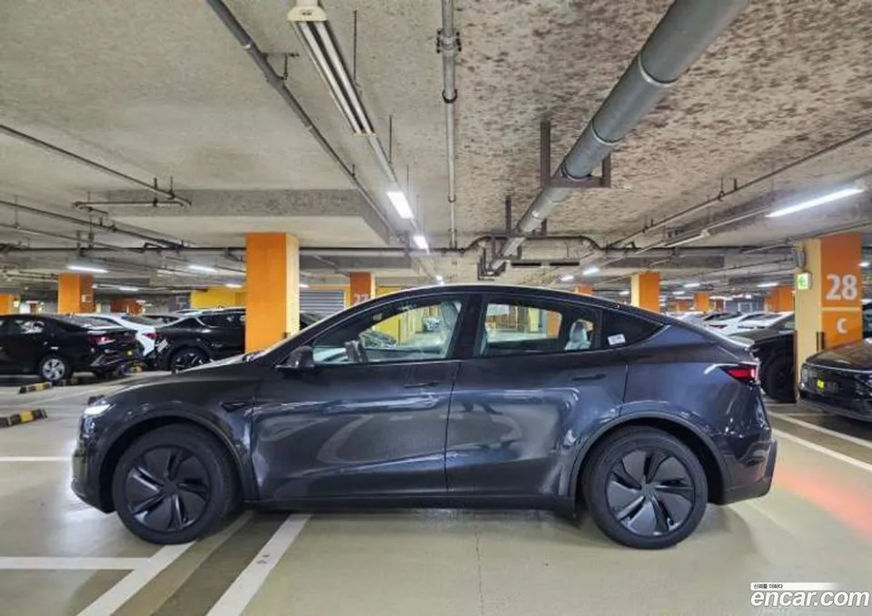 Tesla Model Y RWD 2026 — thumbnail 5