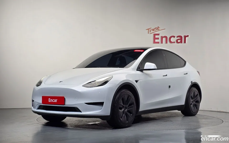 Tesla Model Y 2024