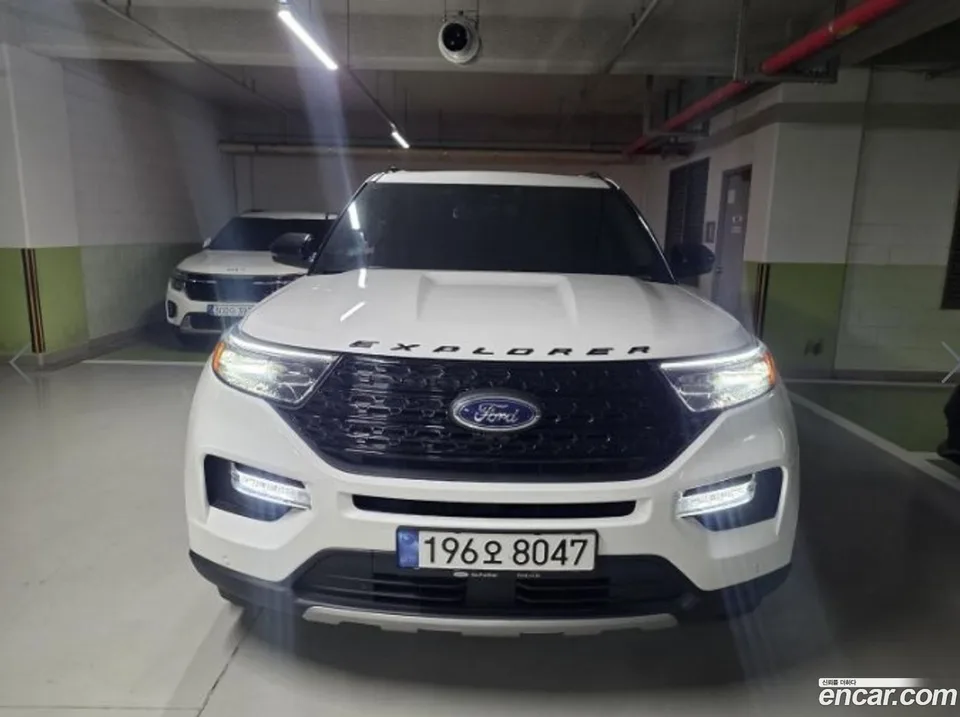 Ford Explorer 3.3 2022 — photo 1, buy with delivery to Moscow