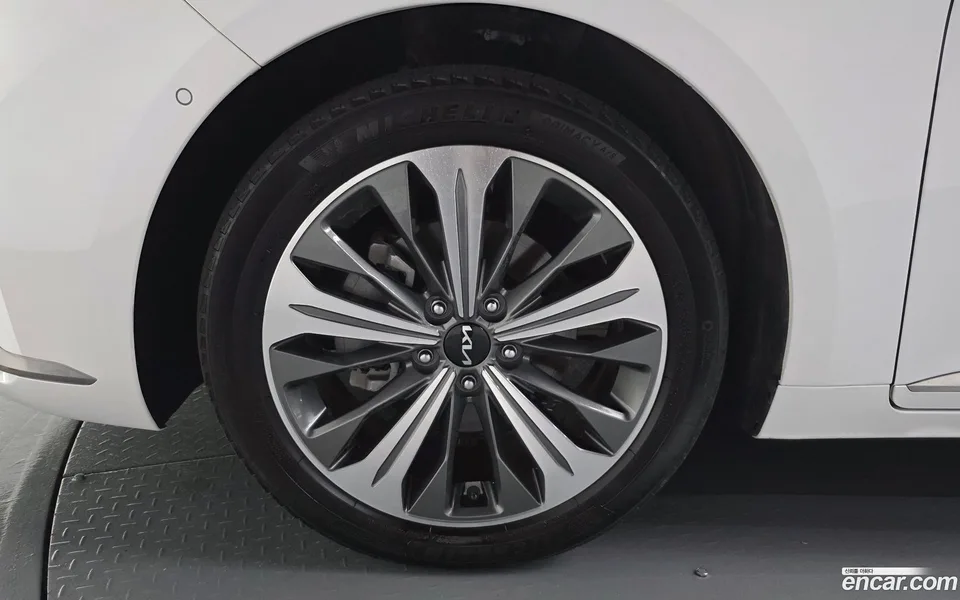 Kia K8 Hybrid 2024 — thumbnail 2