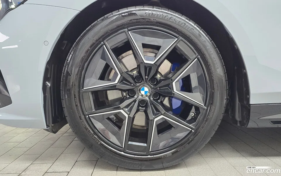 BMW 5 Series 520i M 2025 — thumbnail 2