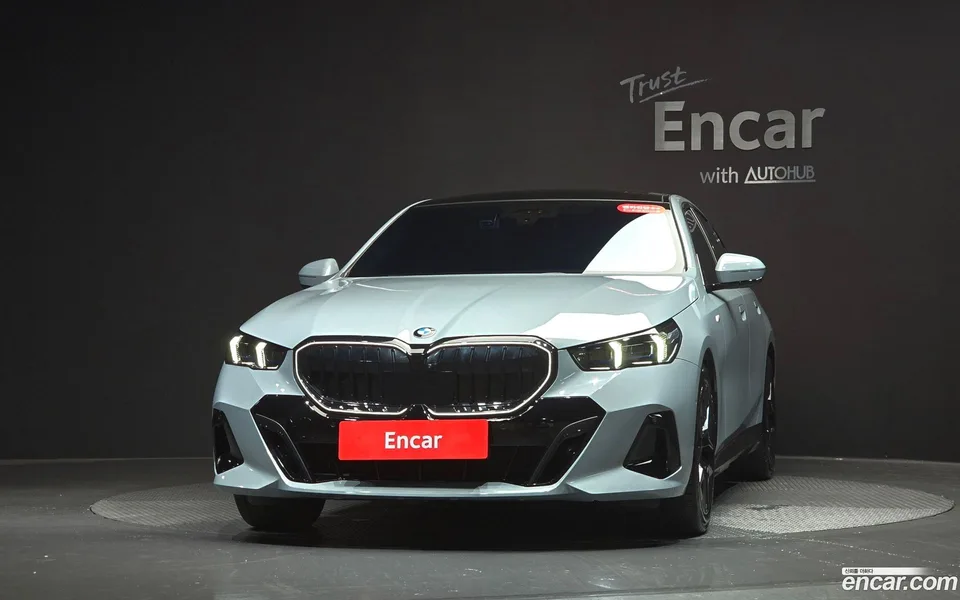 BMW 5 Series 520i M 2025 — thumbnail 3